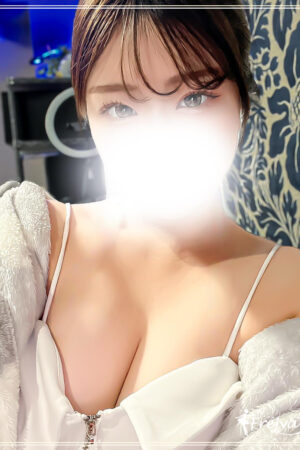 涼森らら（23）