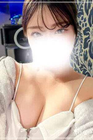 涼森らら（23）