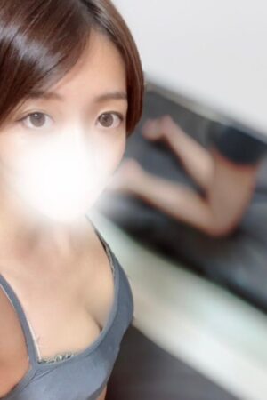 丸山 にこ (27歳)