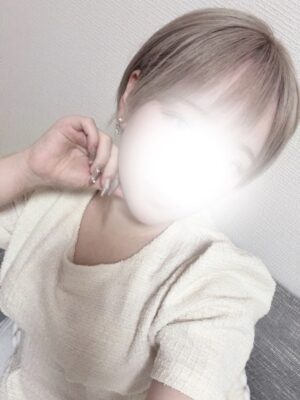 れい(23)